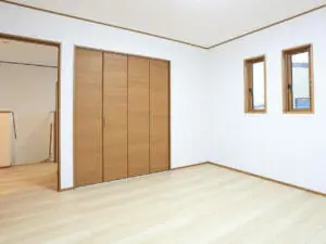 格安 激安で10畳のクロスや壁紙の張替えをするには ハピすむ