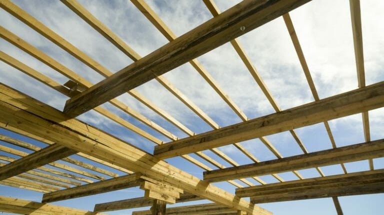 ベランダ（バルコニー）の屋根は延長できる？費用やリフォーム方法を解説