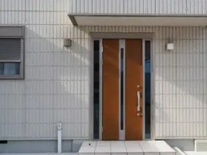 玄関ドアのリフォームの値段と注意点 ハピすむ