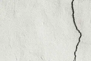 外壁のひび割れを放置するのリスクや修理にかかる費用について ハピすむ