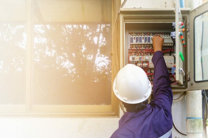 建て替え時の電気・ガス・水道の手続きはどうすればいい？手続きの方法やタイミング、注意点を解説