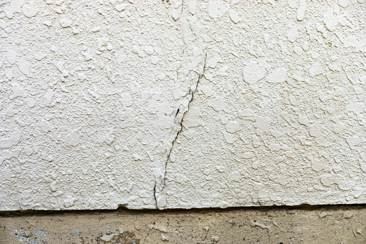 モルタル外壁の補修方法とは 傷の原因や劣化の見分け方 修理の注意点を解説 ハピすむ