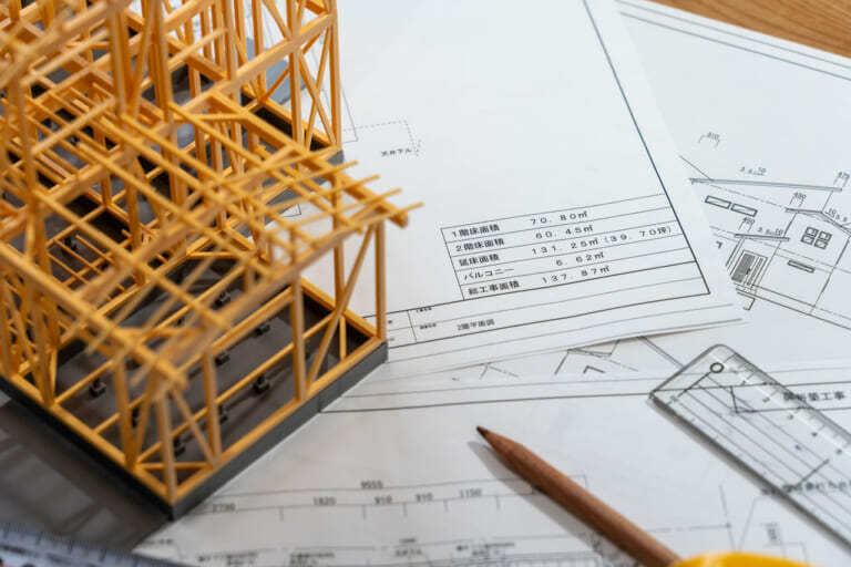 家の建て替え費用を解説！土地ありの場合の費用内訳や注意点を紹介