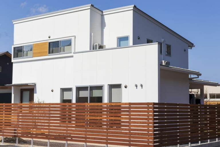 実家の建て替え費用はどのくらいかかる？補助金や税金についても解説