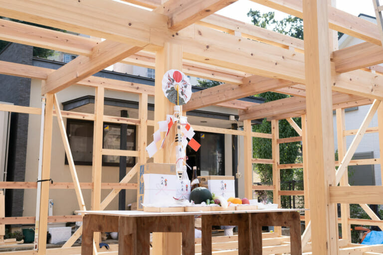 住宅の着工から完成までの流れ | 引渡しまでの期間や工事のチェックポイントを解説！