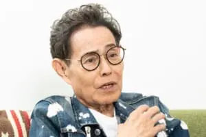 ハピすむのインタビュー取材を受けるドリフターズ・加藤茶