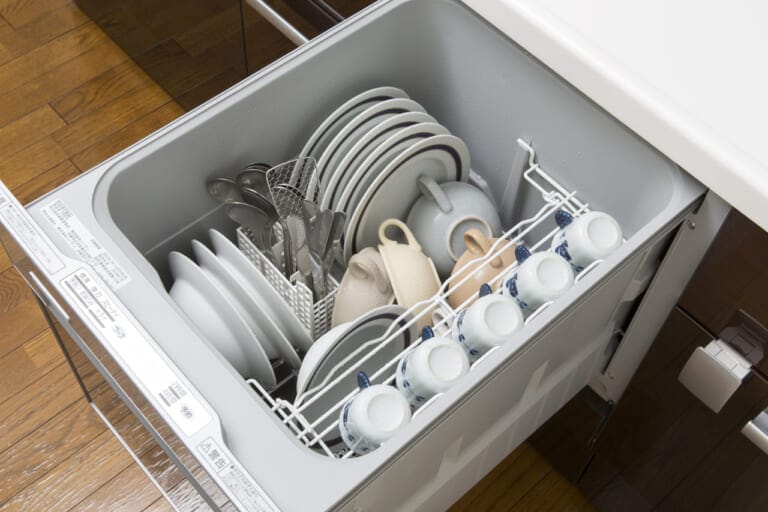 食洗機は迷ったら深型がおすすめ！交換の費用相場や浅型との違いも解説！