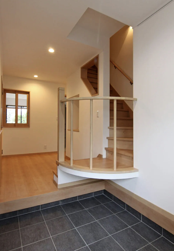 おしゃれにリフォームした階段
