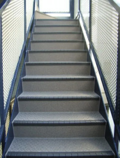 塗装した外階段