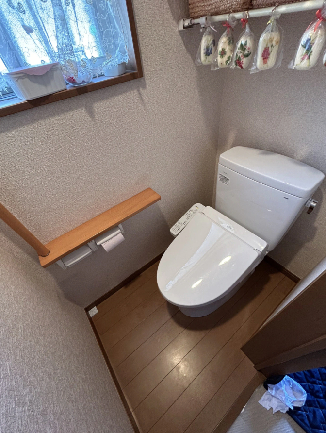 手洗いなしのタンク式トイレ